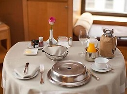 Dryas Hotel
