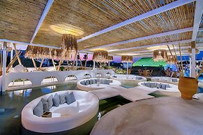 Kouros Exclusive Suites - Adults Only