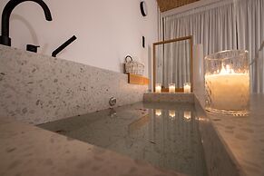 Kouros Exclusive Suites - Adults Only