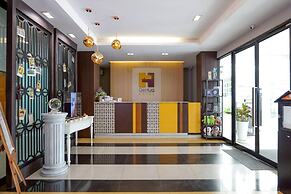 De Hug Hotel & Residence