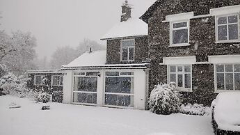 Bluebird Lodge and Waterhead Apartment