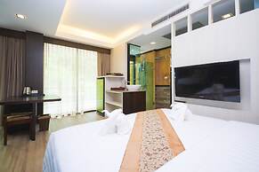 Phi Phi Nice Beach Hotel Hip