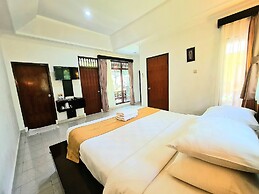 Satriya Cottages