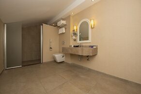 Han Deluxe Hotel