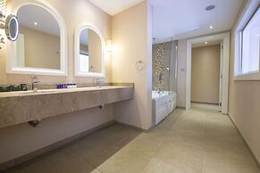 Han Deluxe Hotel