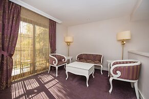 Han Deluxe Hotel