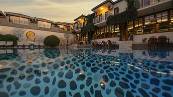 Han Deluxe Hotel