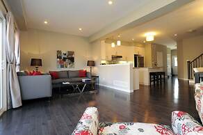 Boardwalk Homes - Executive Guest Rooms & Townhomes