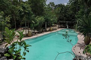 Jolie Jungle Eco Hotel