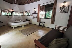 Jolie Jungle Eco Hotel