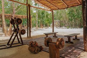 Jolie Jungle Eco Hotel