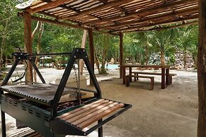 Jolie Jungle Eco Hotel