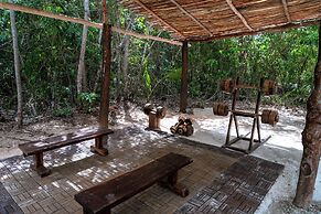 Jolie Jungle Eco Hotel
