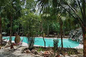 Jolie Jungle Eco Hotel