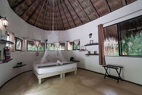 Jolie Jungle Eco Hotel