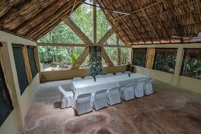 Jolie Jungle Eco Hotel