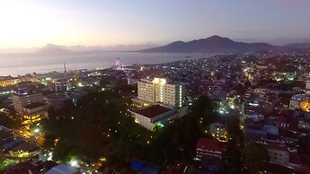 Sintesa Peninsula Hotel Manado