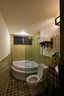 Anoma Boutique House