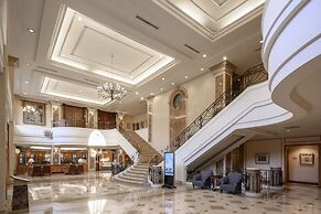 Lakeshore Hotel