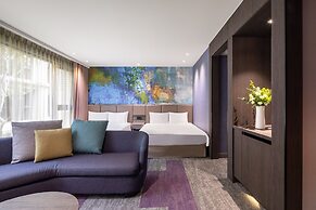 Lakeshore Hotel
