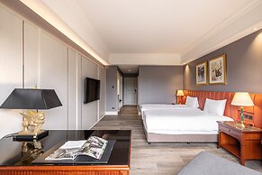 Lakeshore Hotel