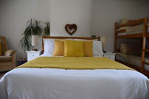 Sweetbriar Cottage B&B and Camping