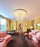 Royal Palms Hotel