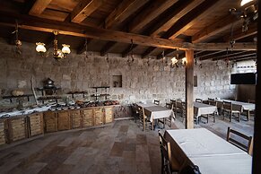 Grand Cave Suites