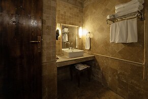 Grand Cave Suites