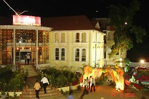 Riverside Resort