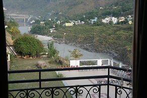 Riverside Resort