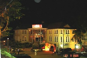 Riverside Resort