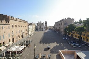 Hotel dei Gonzaga , Mantegna Hotels