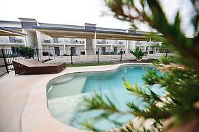 Oaks Middlemount Suites