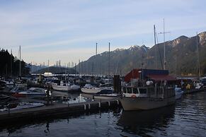 Horseshoe Bay Motel