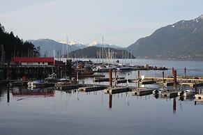 Horseshoe Bay Motel