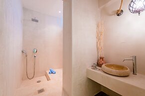 Kouros Home Hotel