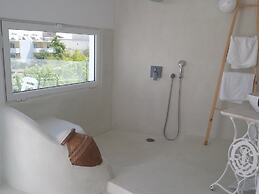 Kouros Home Hotel
