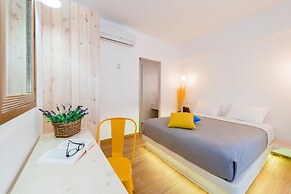 Kouros Home Hotel