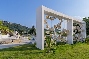 Kouros Home Hotel