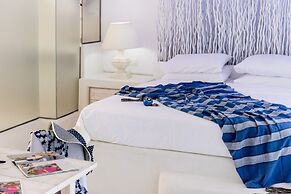 Kouros Home Hotel
