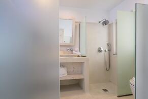 Kouros Home Hotel