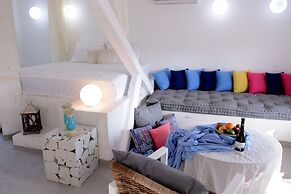 Kouros Home Hotel