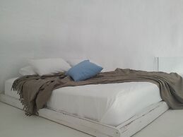 Kouros Home Hotel