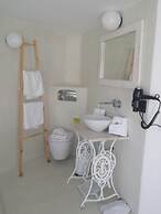 Kouros Home Hotel