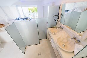 Kouros Home Hotel