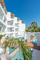 Kouros Home Hotel