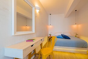 Kouros Home Hotel