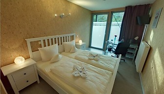 Hotel Vicinity