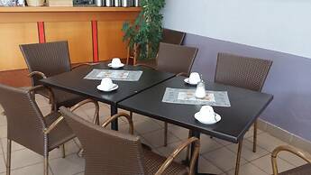 Hotel Vicinity